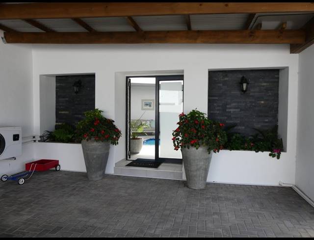 4 BEDROOM HOUSE FOR SALE IN BRITANNIA BAY